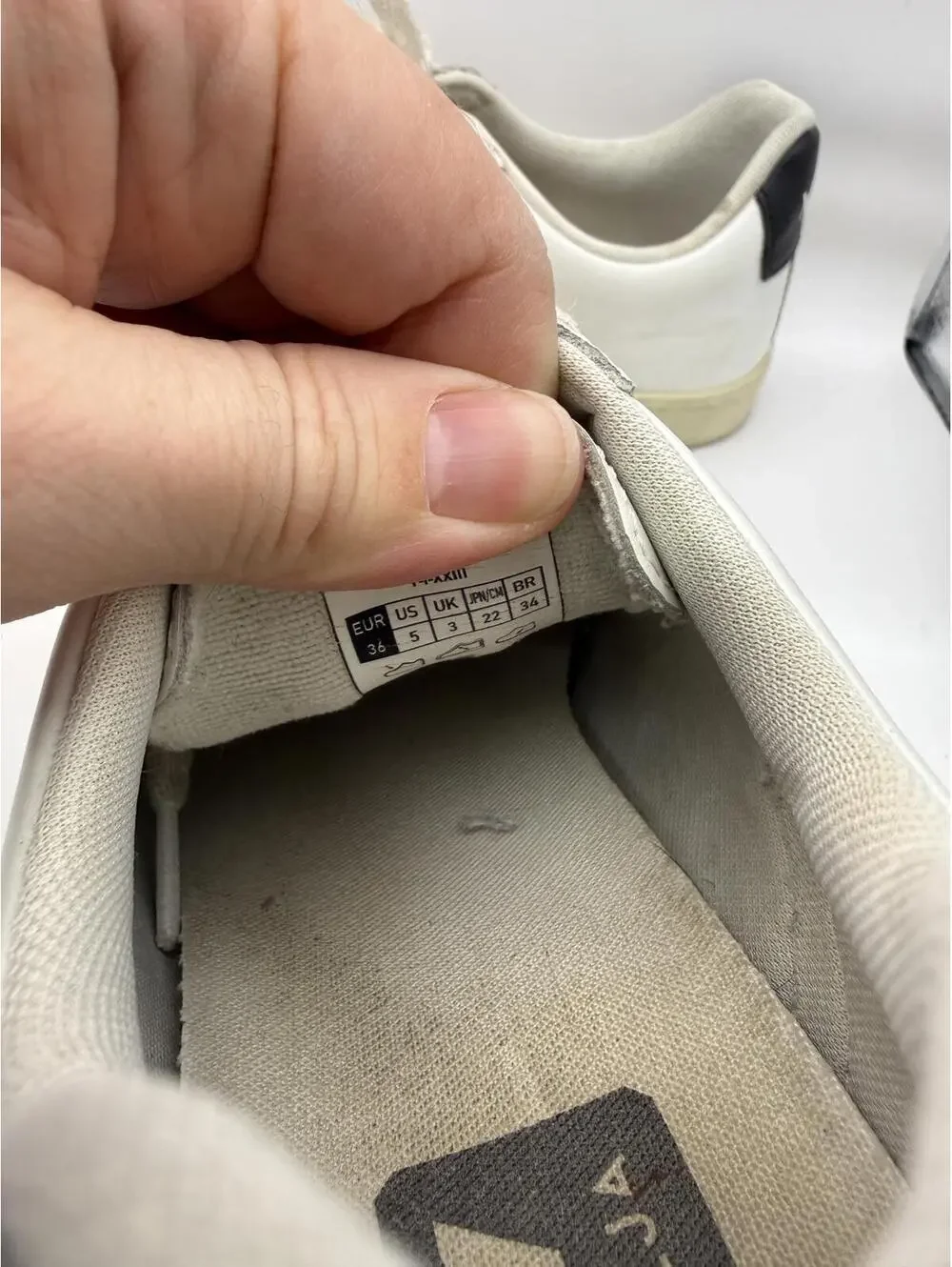 Veja White and Black Leather Sneakers Women's 5 Eu 36